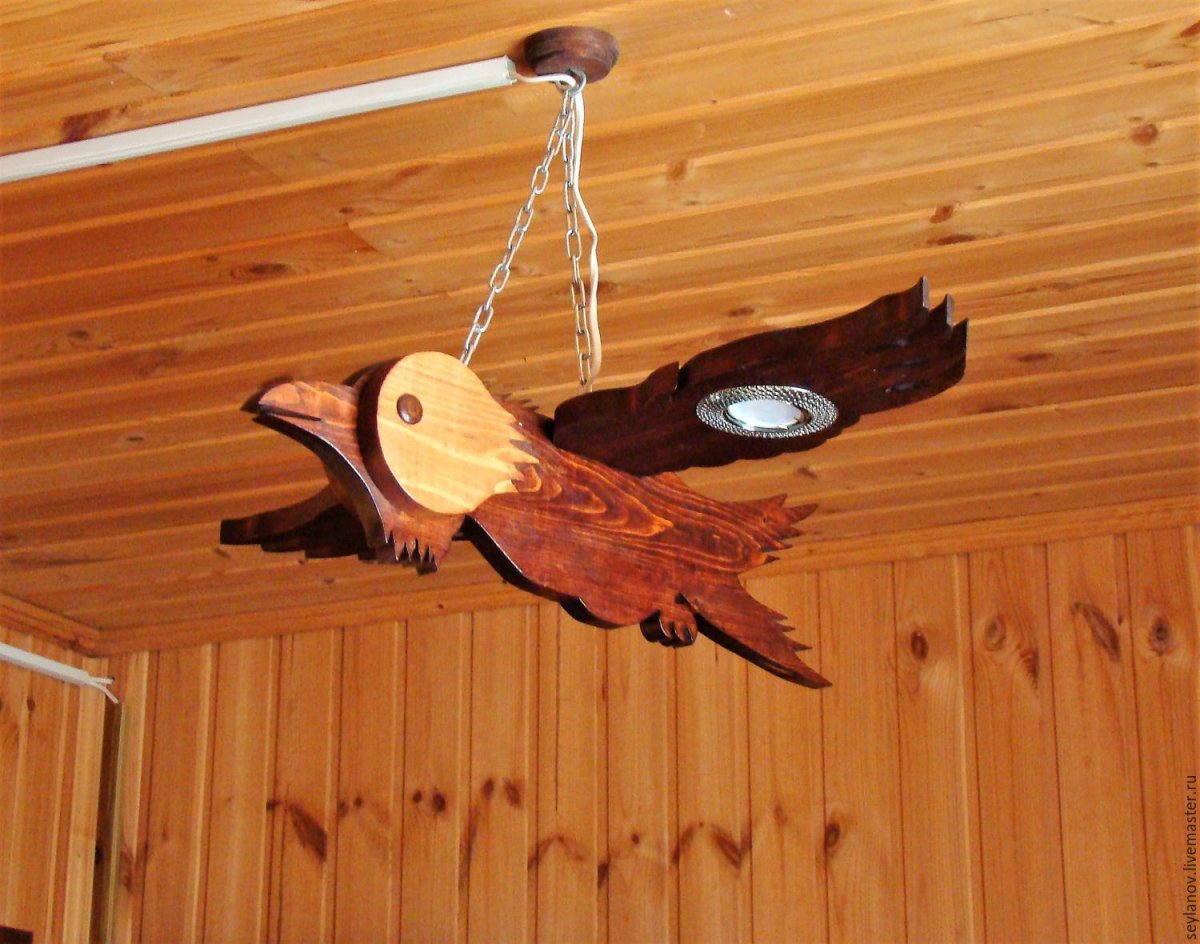 Люстра птица из дерева