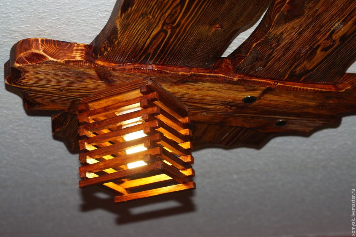 Люстра из деревянных реек