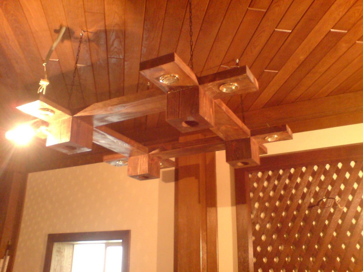 Самодельные деревянные люстры