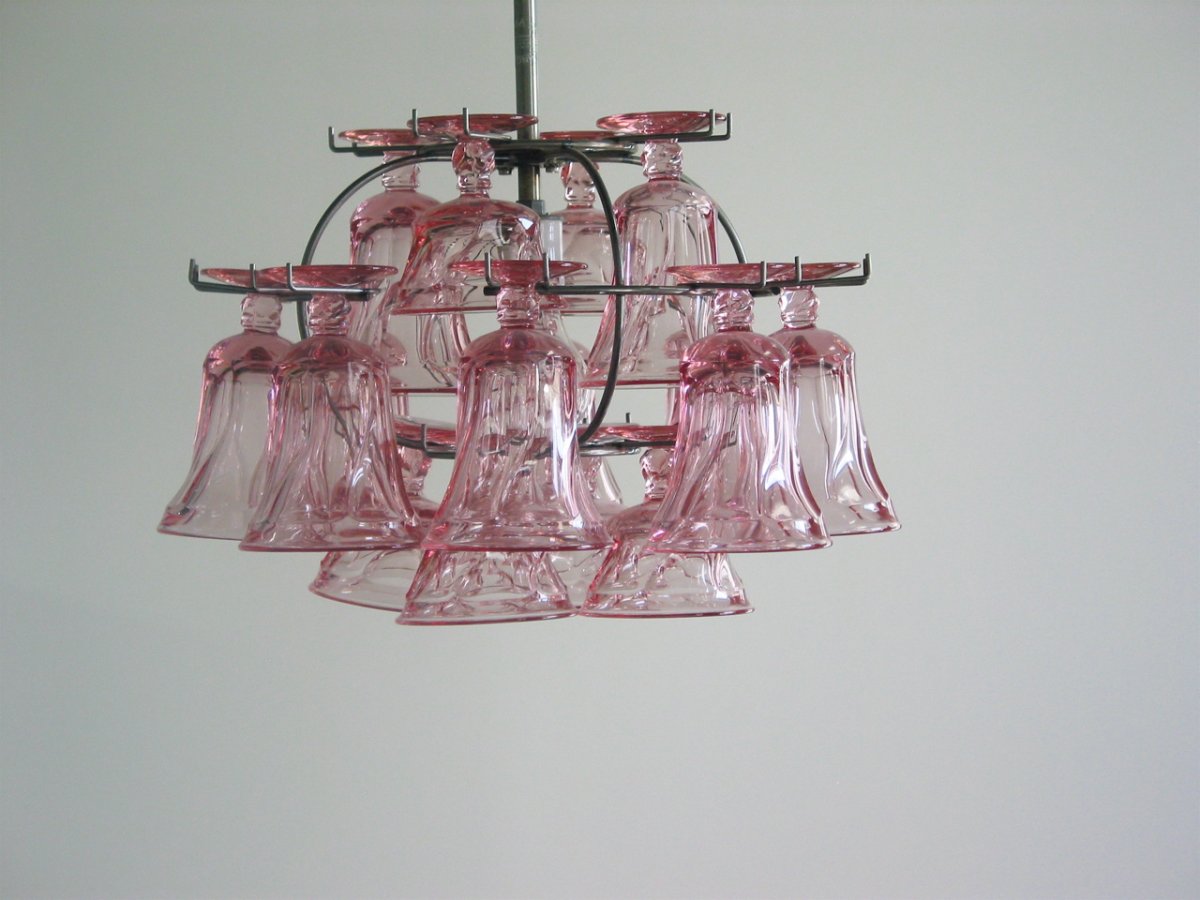 Люстра из стеклянных бокалов