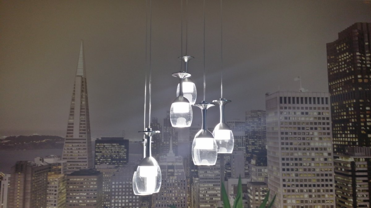 Композиция из свечей и бокалов