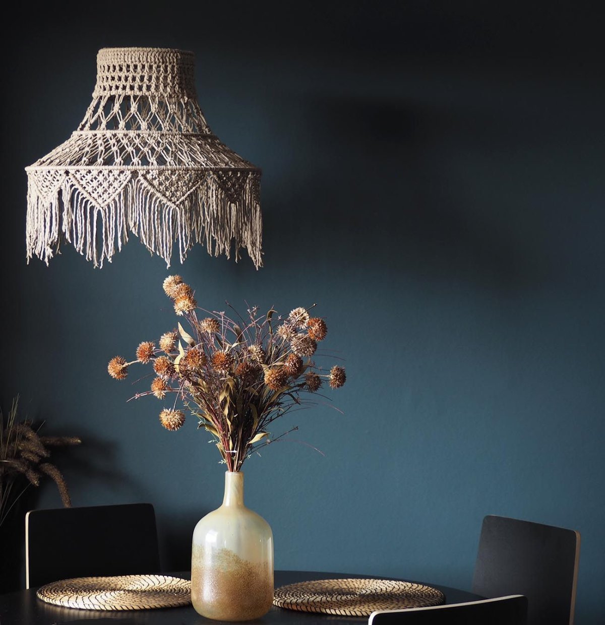 Шар из ниточек люстра на кухню