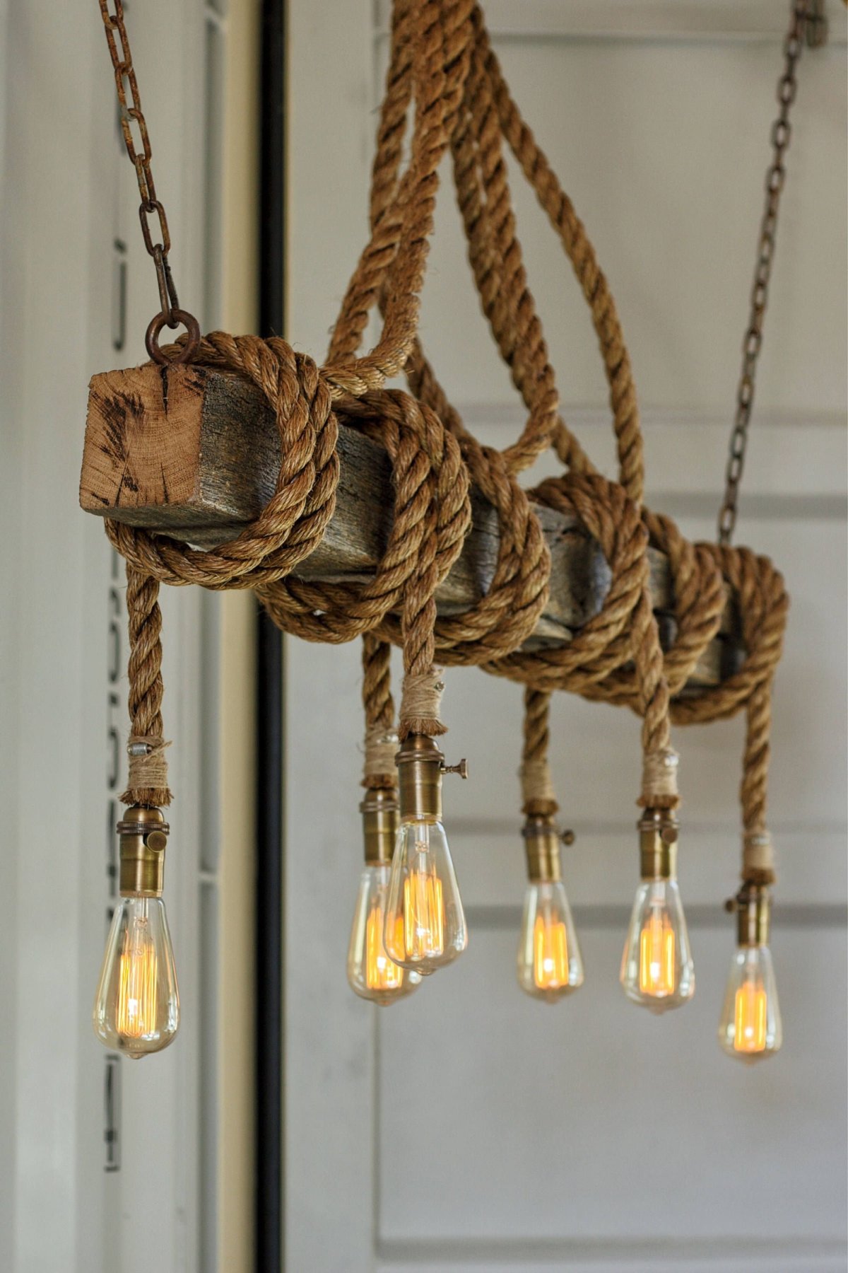 Люстры на тросах