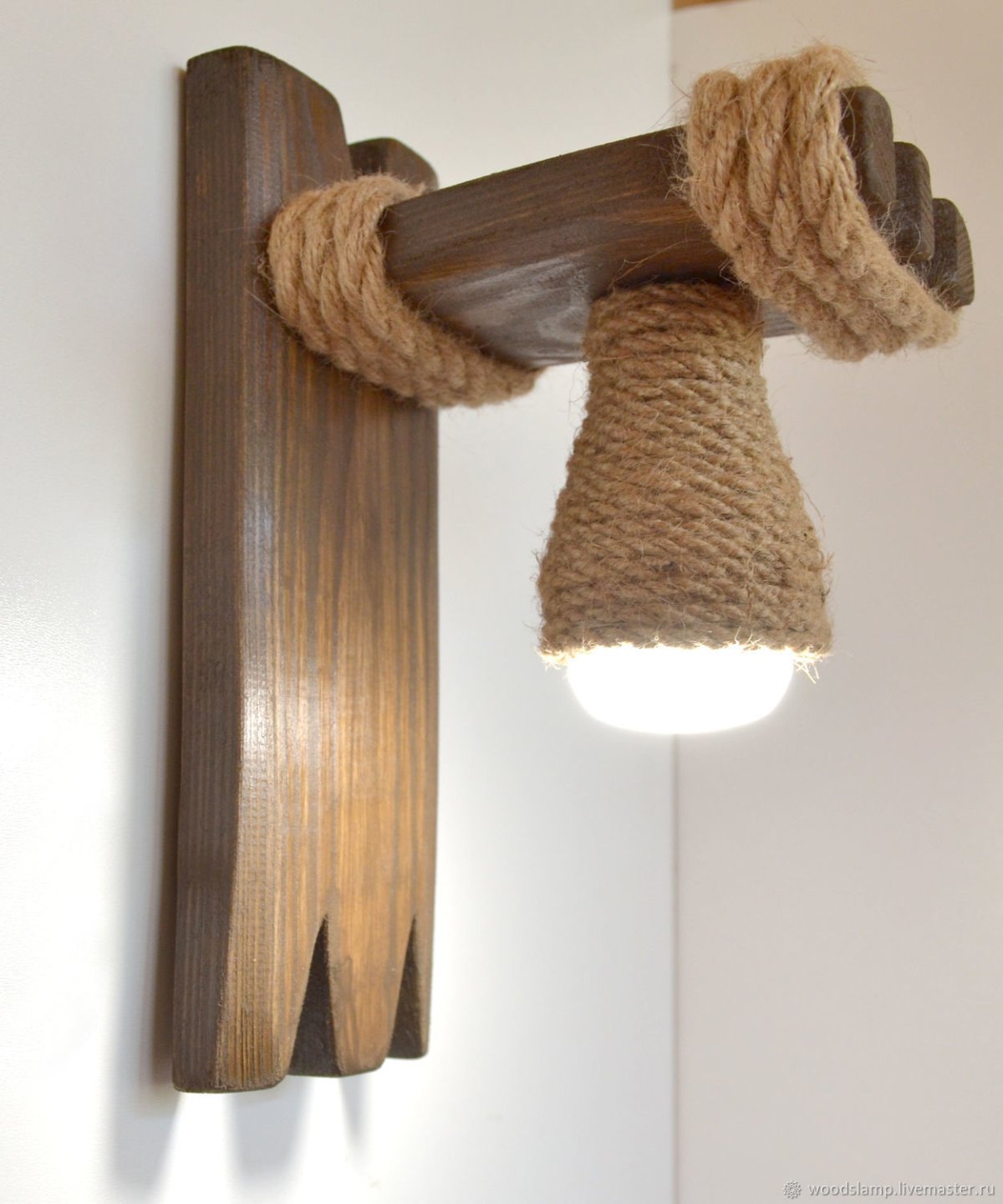 Бра из дерева