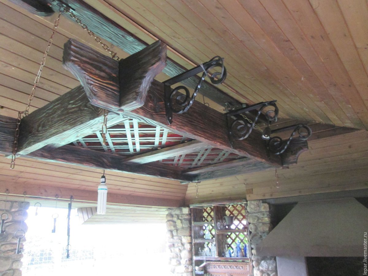 Люстры из состаренной древе