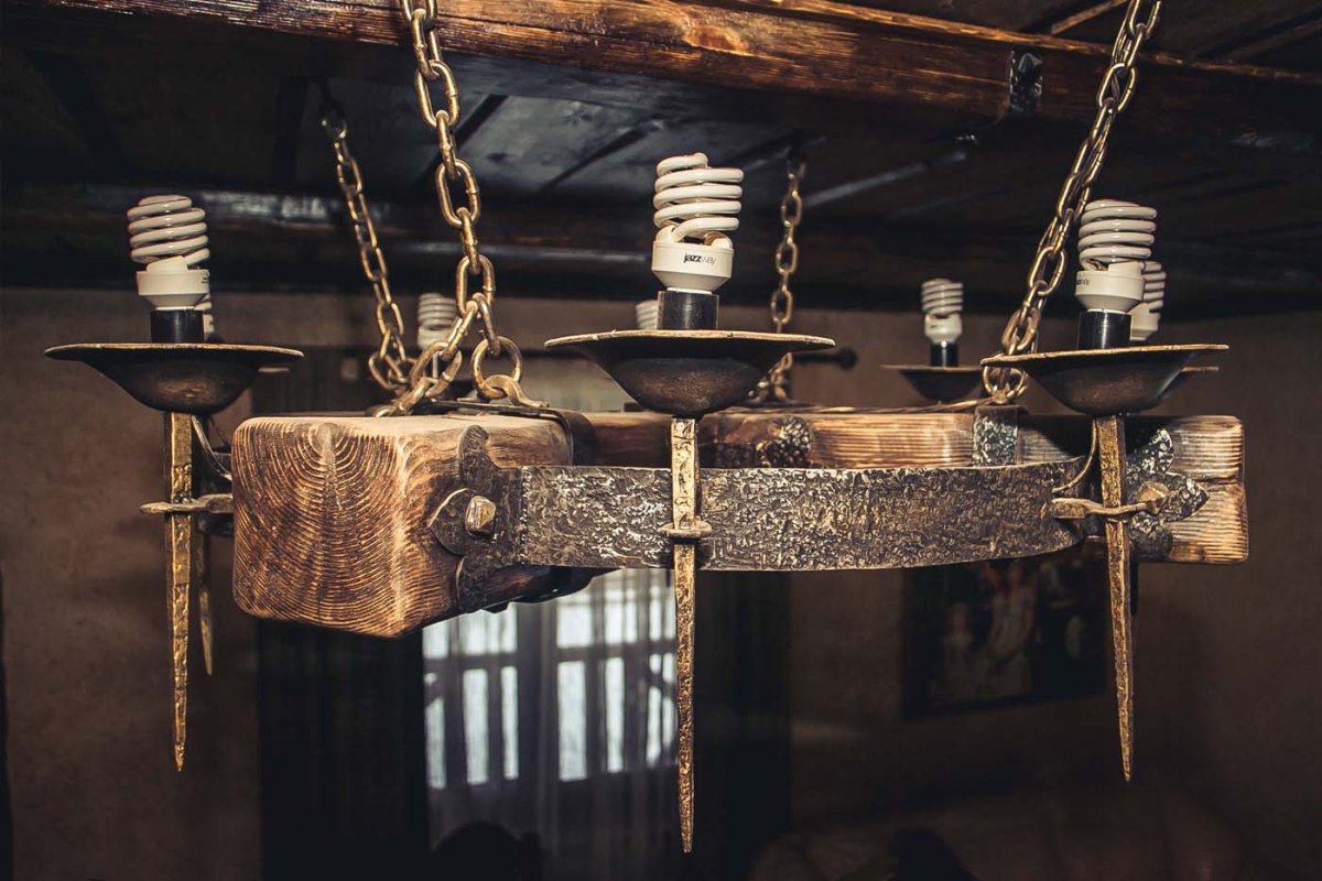 Люстры из дерева под старину
