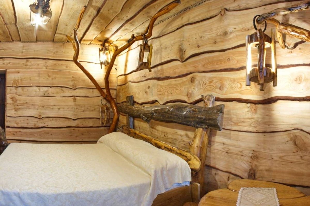 Отделка необрезной доской