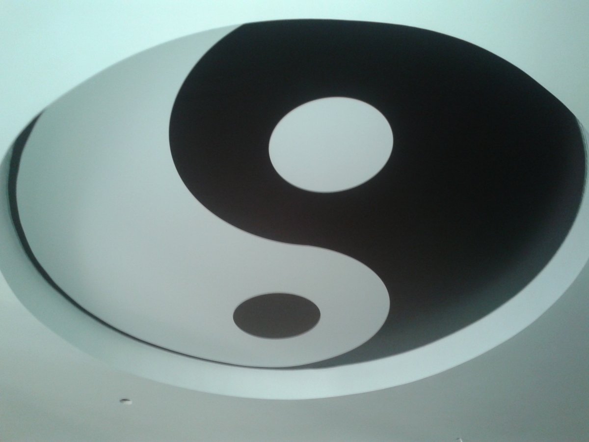 Украшение над изголовьем кровати