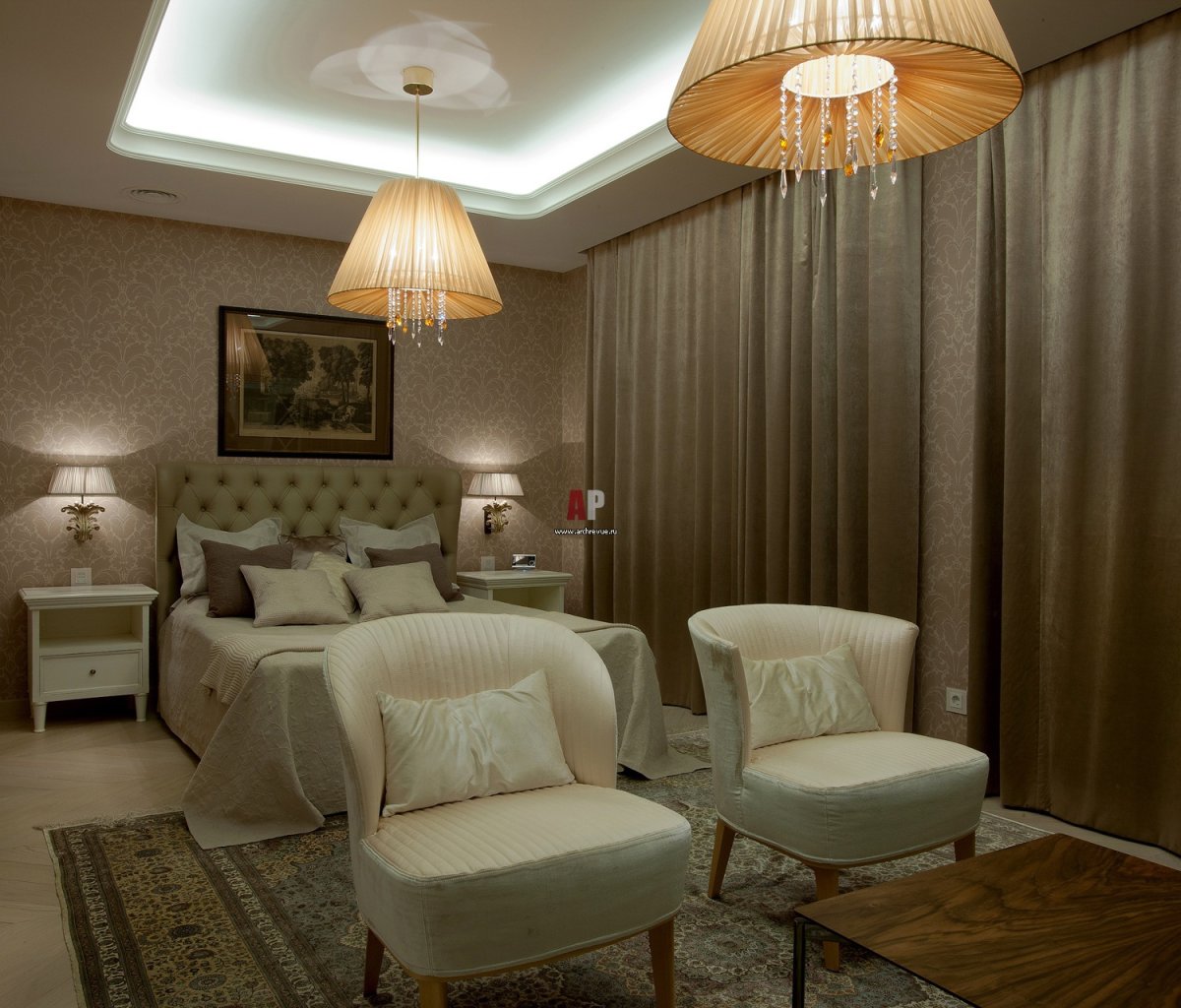 Две люстры в спальне