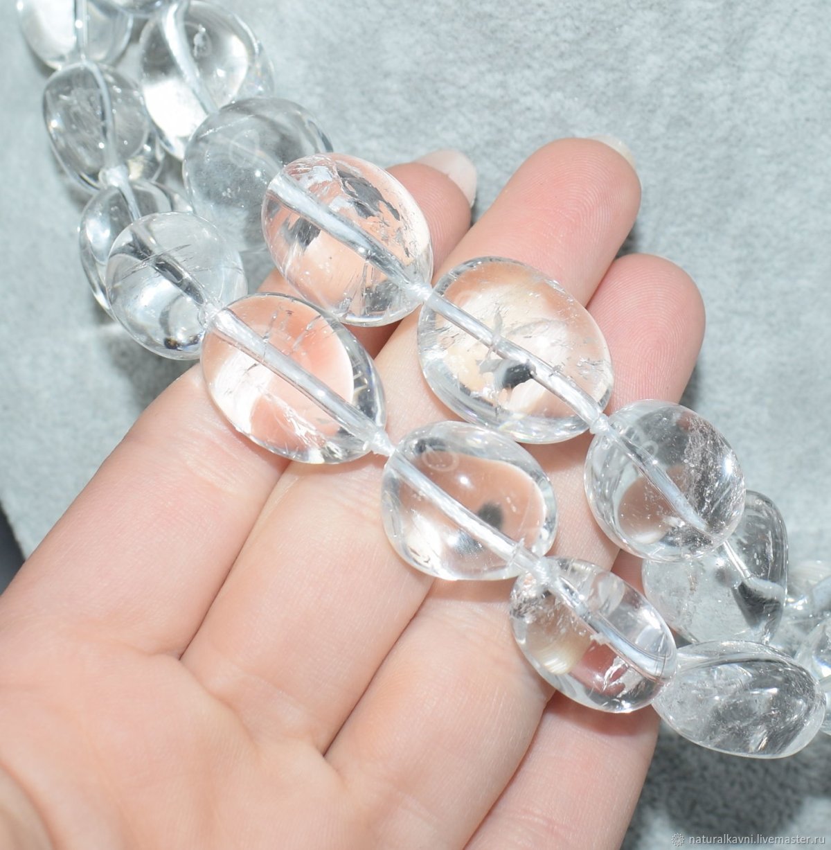 Крупные бусы из горного хрусталя