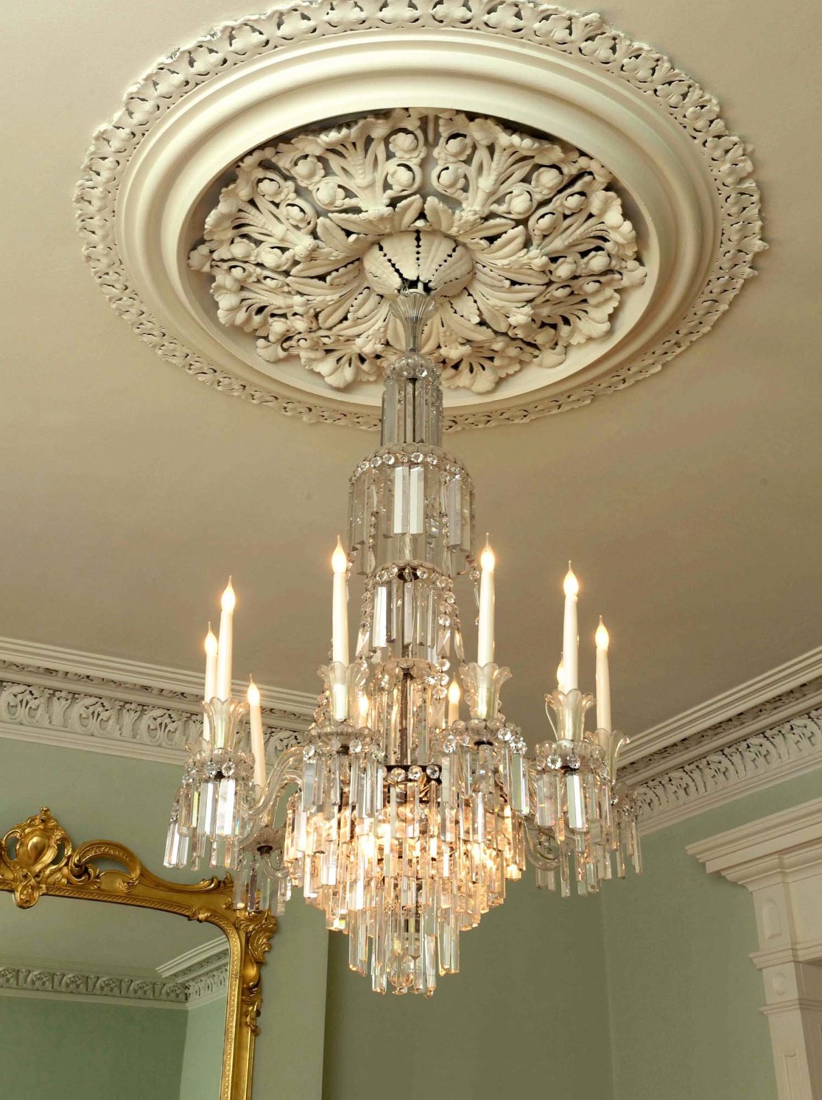 Лепнина под люстру