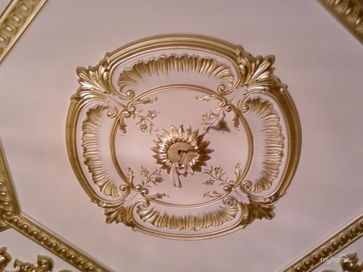 Лепнина на потолок круглая