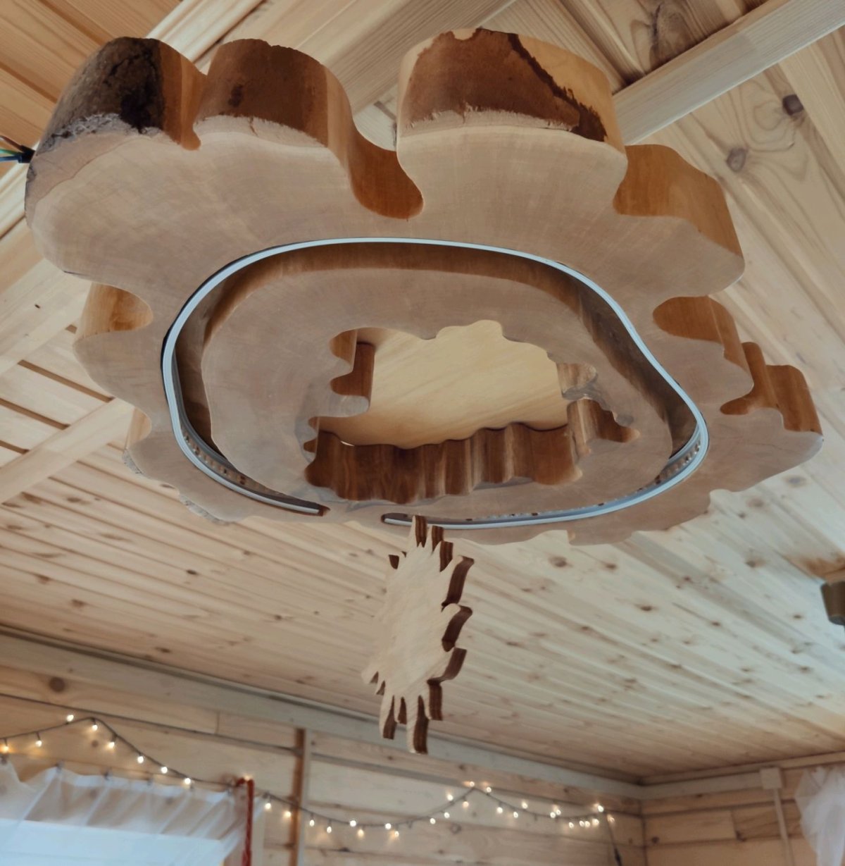 Люстра из спила дерева