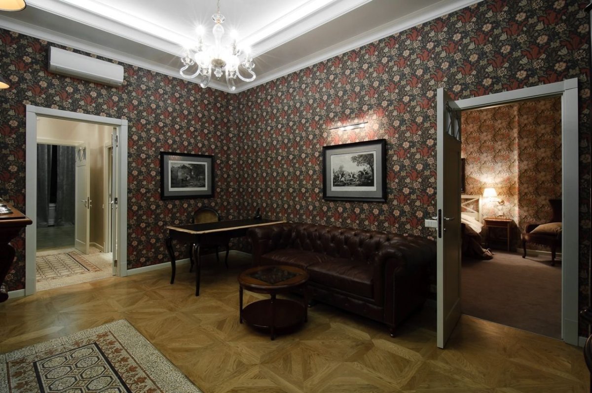 Интерьер в английском стиле темные стены