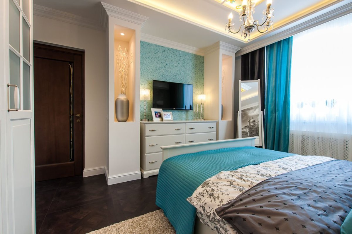 Бело бирюзовая спальня