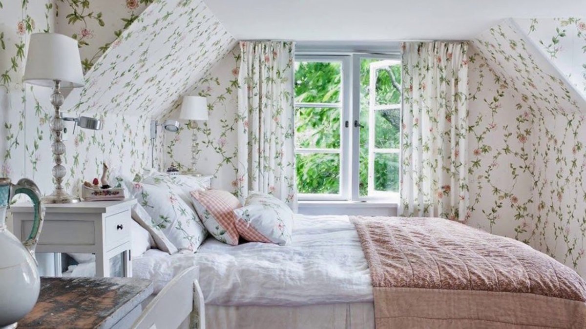 Спальня на мансарде в стиле Прованс