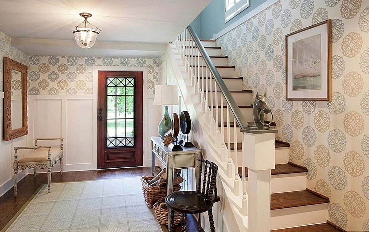 Обои для лестничного пролета в частном доме