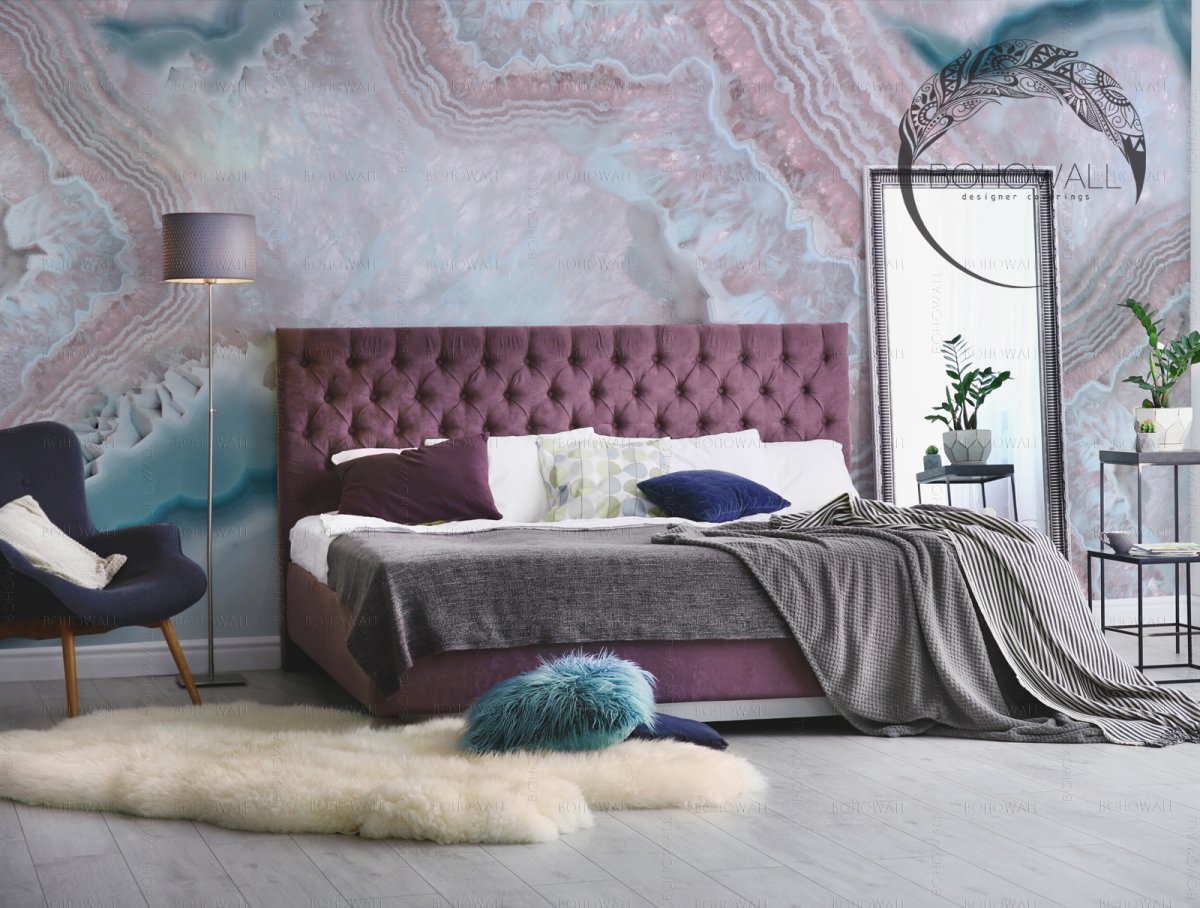 Фреска под мрамор в интерьере спальни