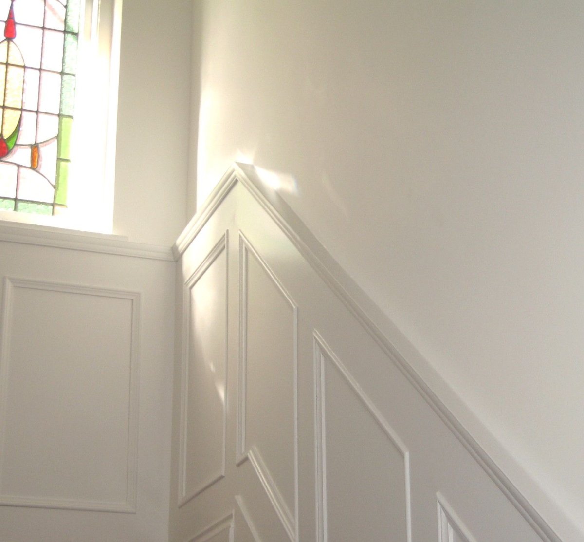 Деревянные панели на половину стены