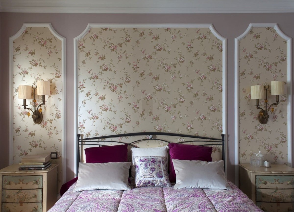 Обойные вставки в спальне