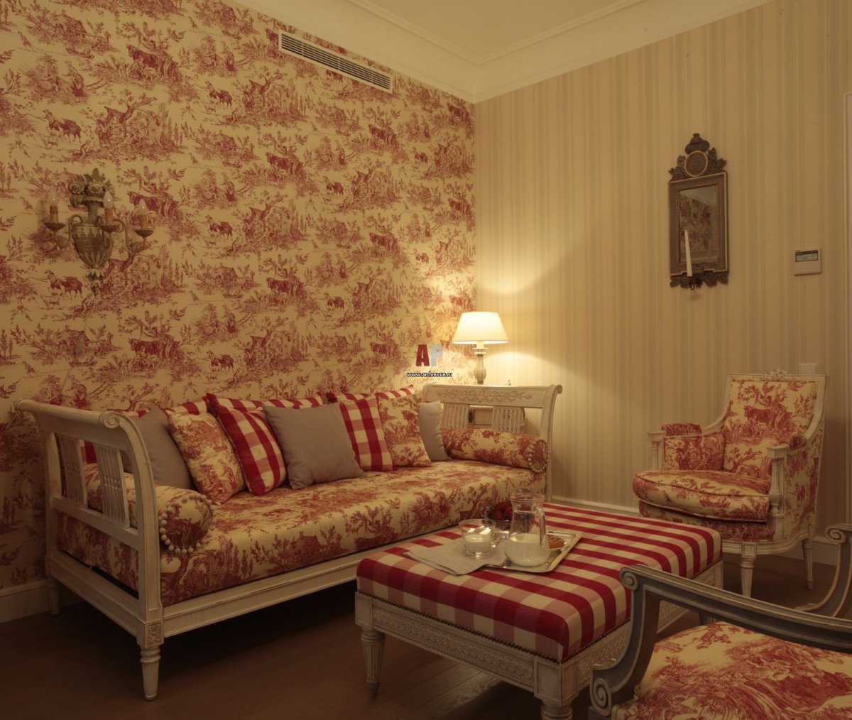 Обои компаньоны в интерьере гостиной