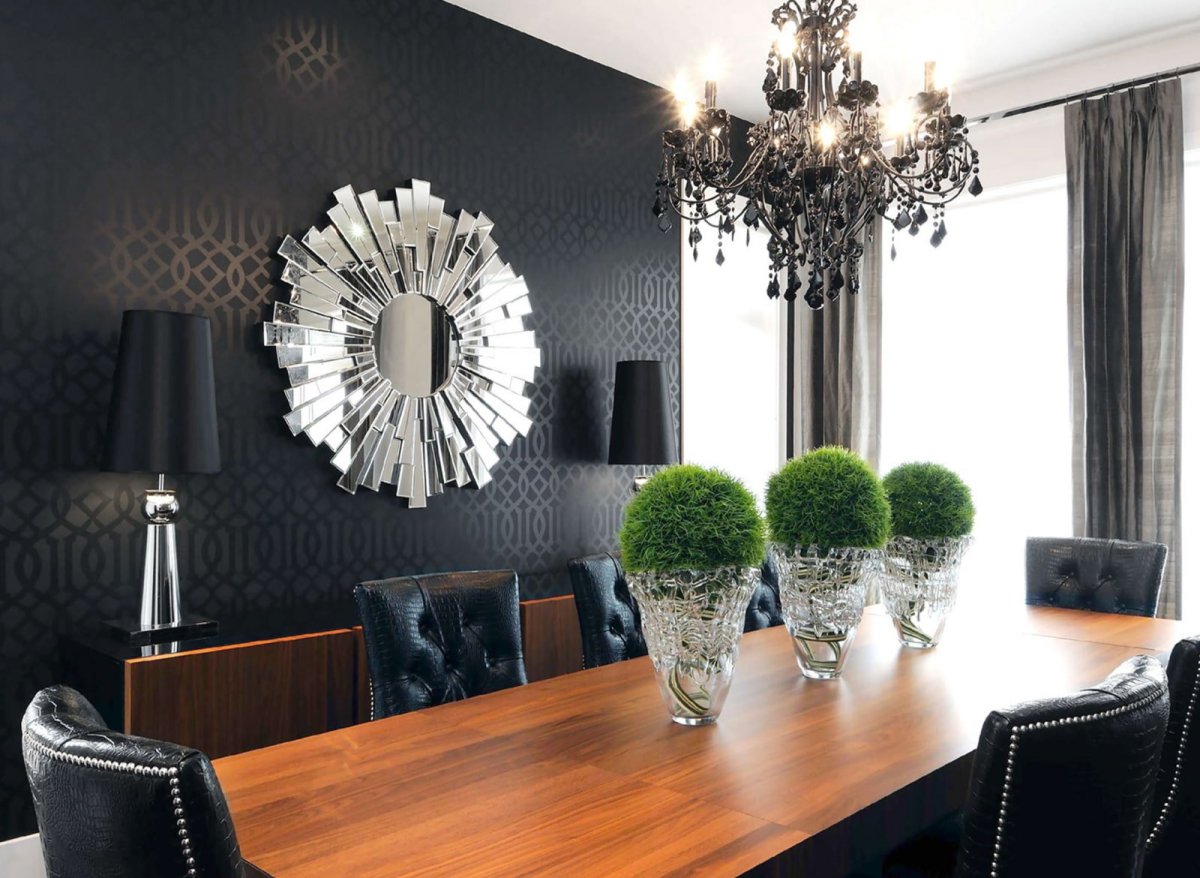 Черная люстра в интерьере гостиной