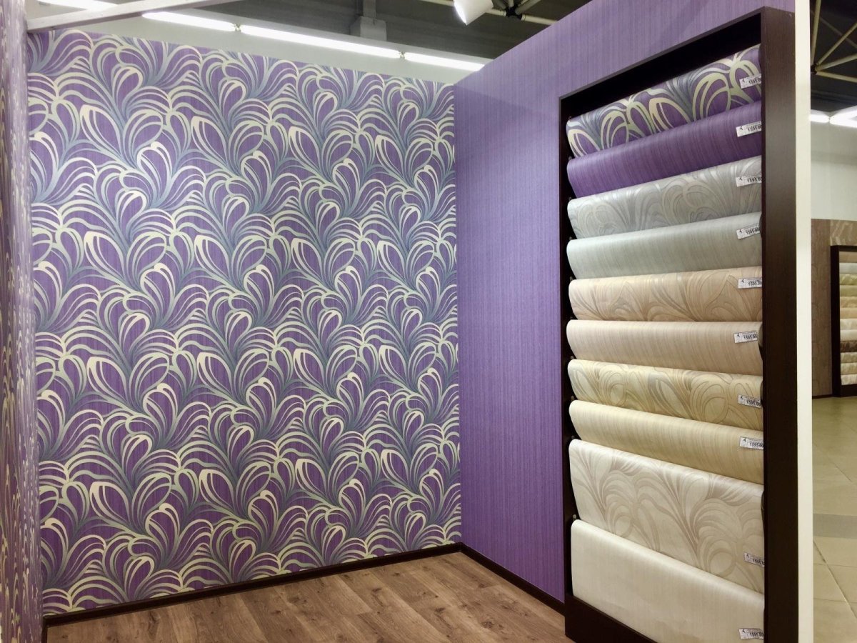 Интерьер с комбинированными обоями