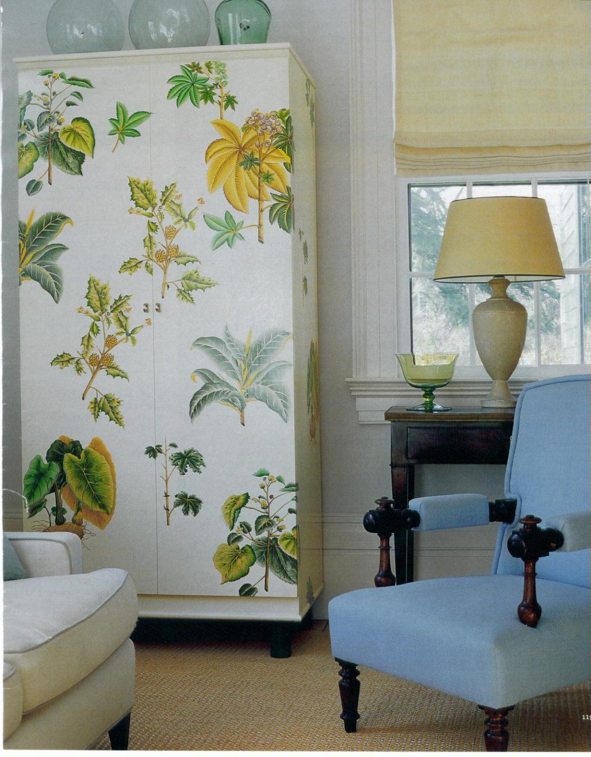 Украшение мебели обоями