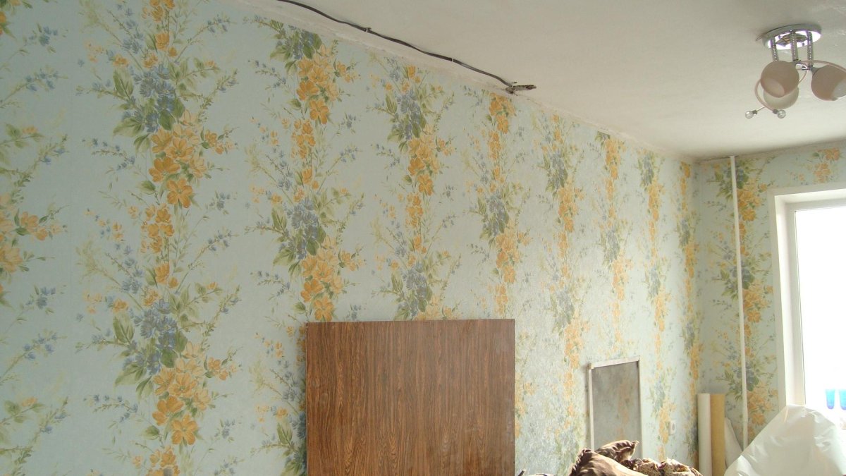 Перекрасить старые обои