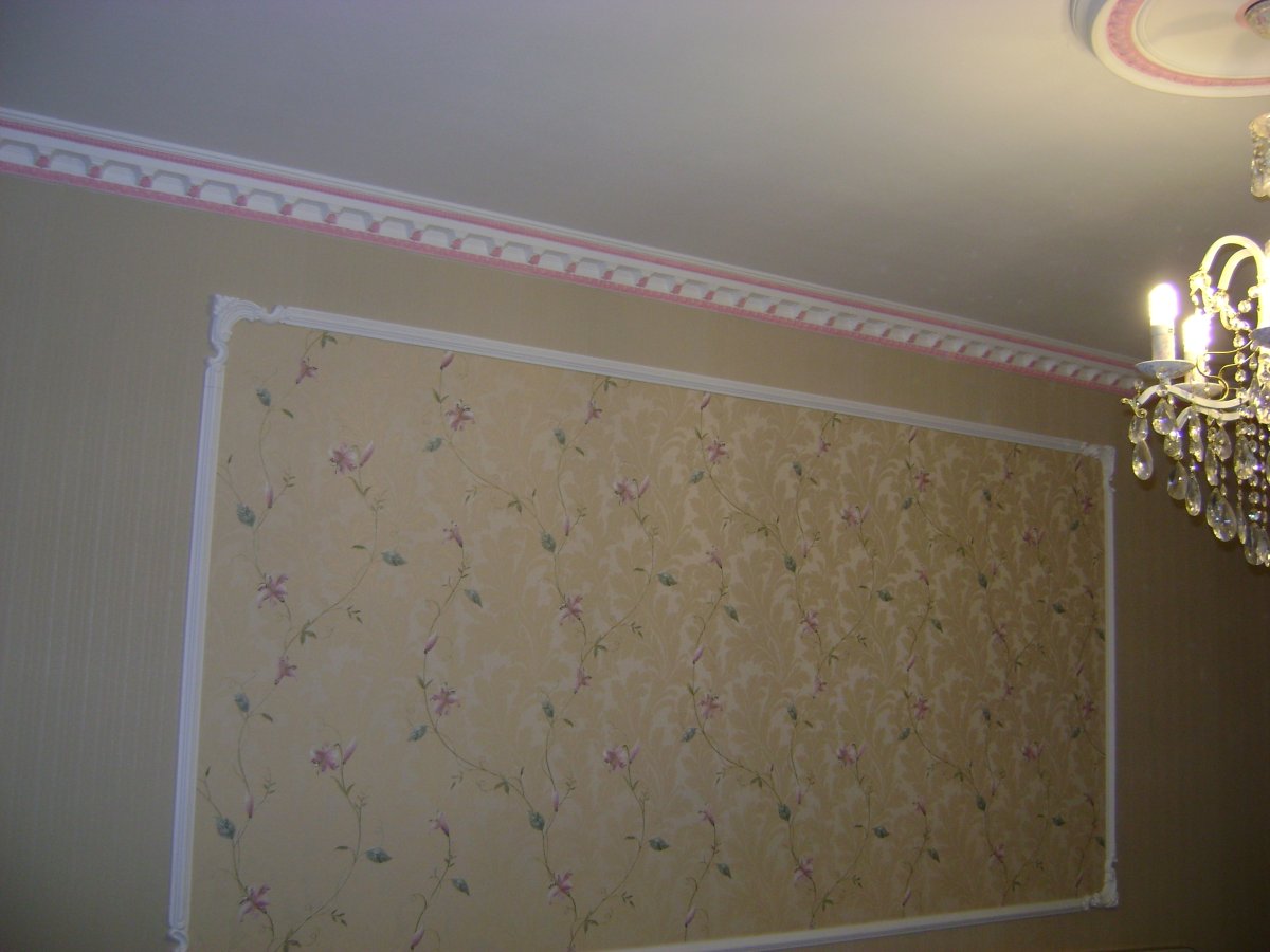 Поклейка обоев в рамках