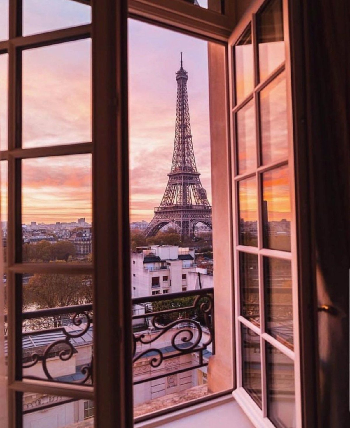 Окно Париж наклейка