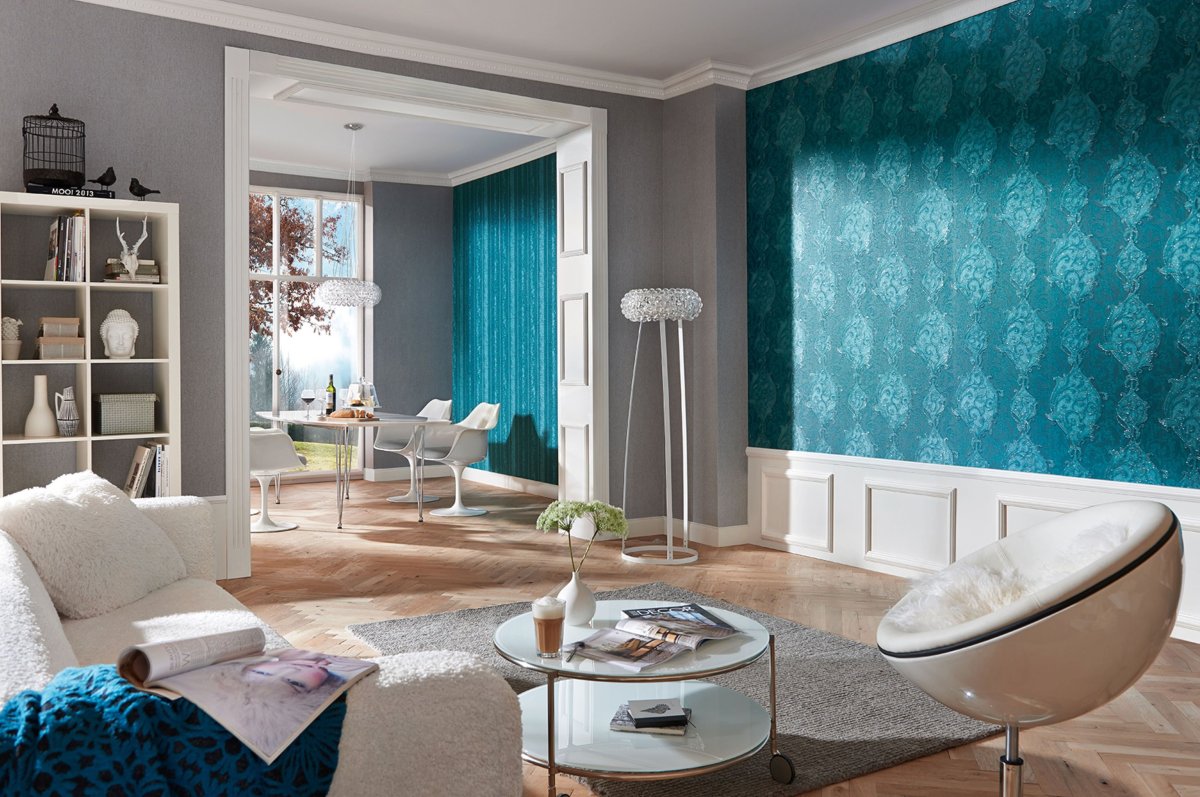 Однотонные обои для стен в интерьере гостиной