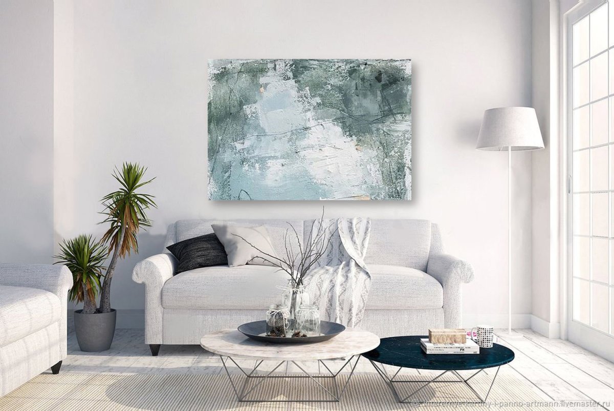 Светлый интерьер с картиной