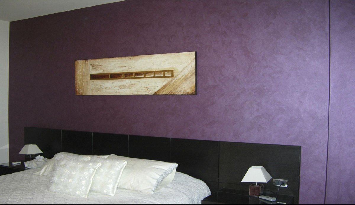 Шелковая краска для стен в интерьере