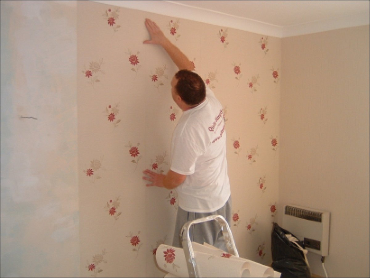 Стык разных обоев на одной стене