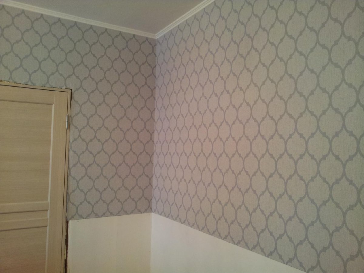 Стык разных обоев