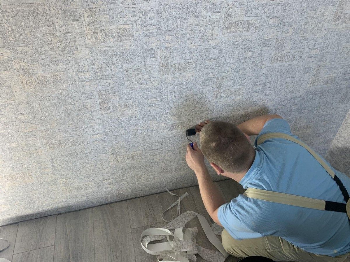 Инсталляция стыков обойных другими обоями фото