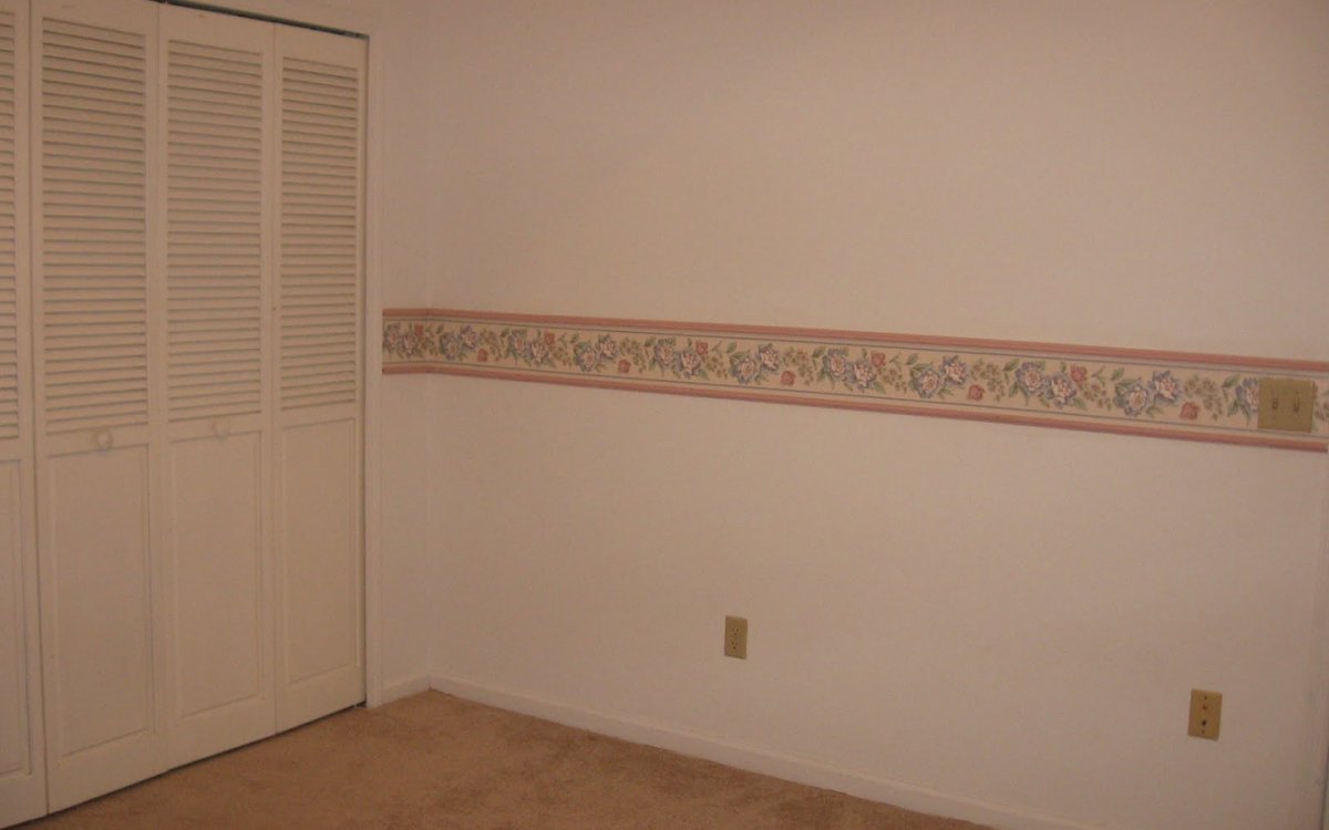 Стык плитки и обоев