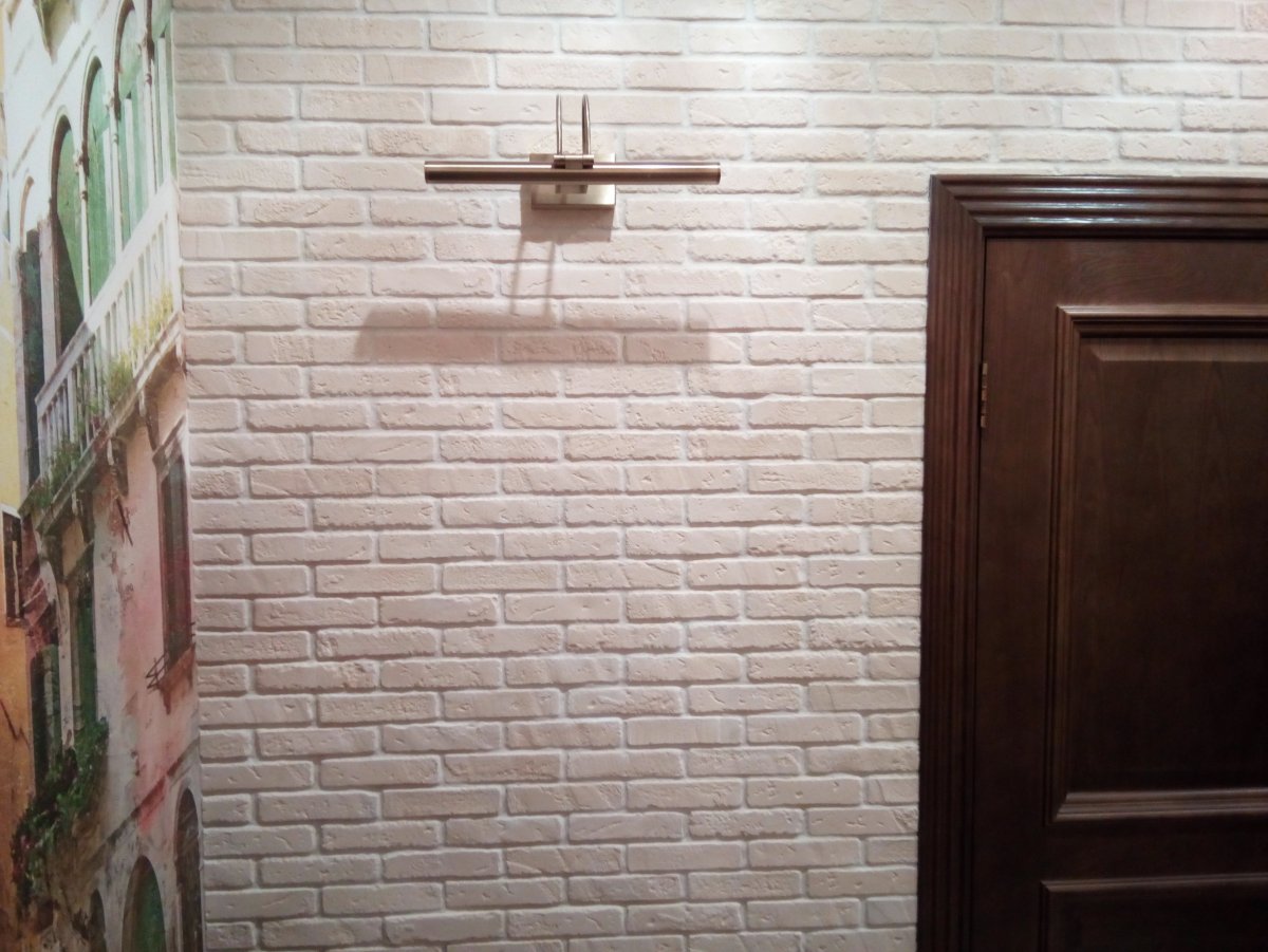 Горизонтальная поклейка обоев двух видов