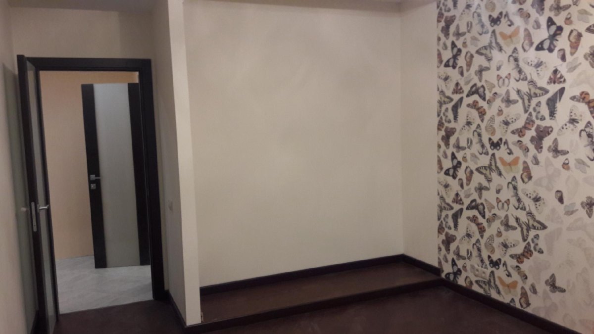 Обои компаньоны в интерьере прихожей