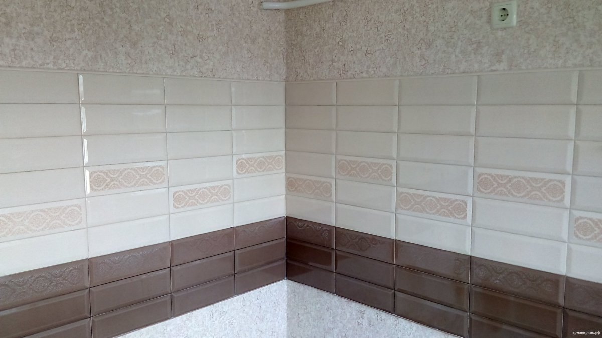 Стык плитки фартук