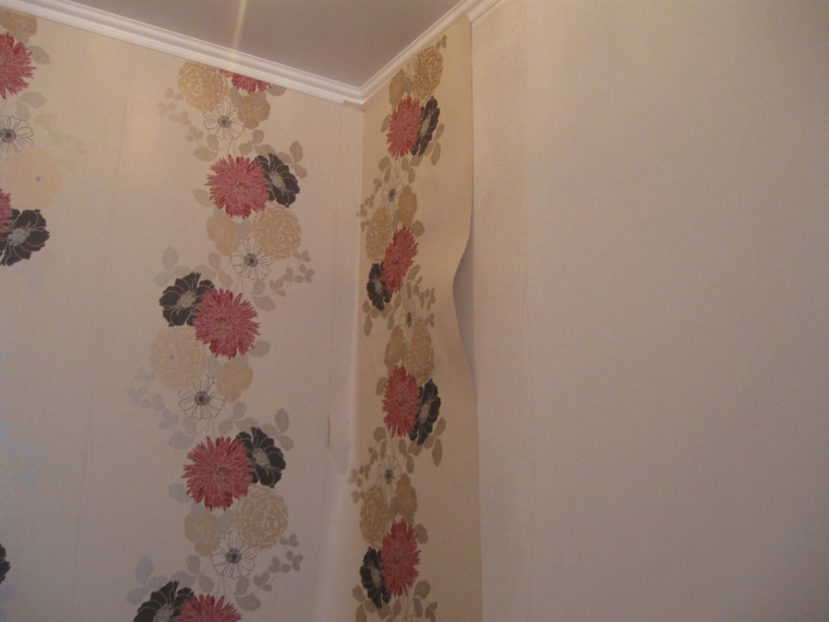 Наклеить обои на угол