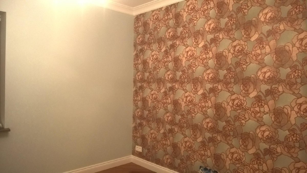 Стык разных обоев