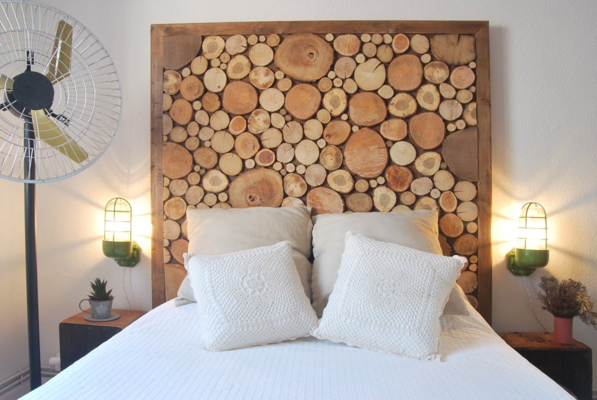 Отделка стен спилами дерева