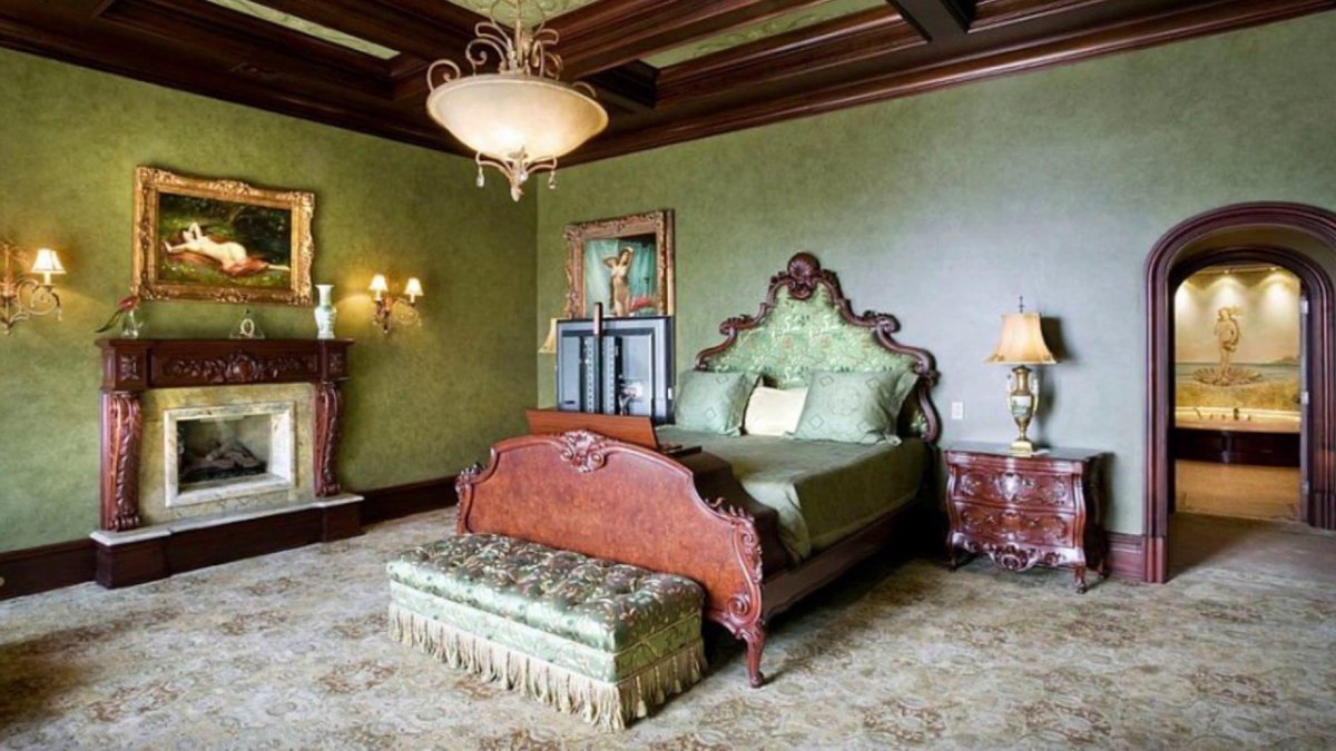 Спальня в Англии 19 века в викторианском стиле