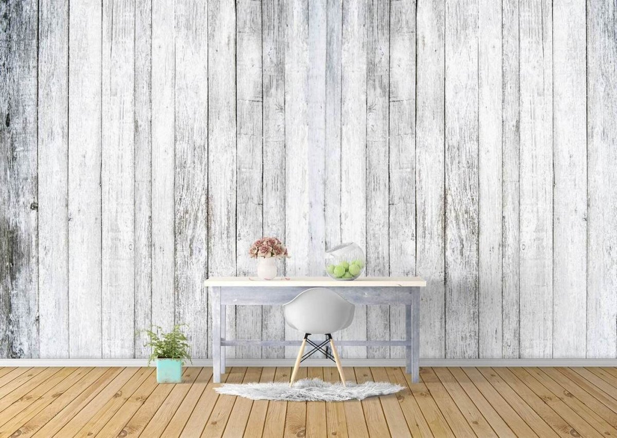 Деревянные доски на стене в интерьере