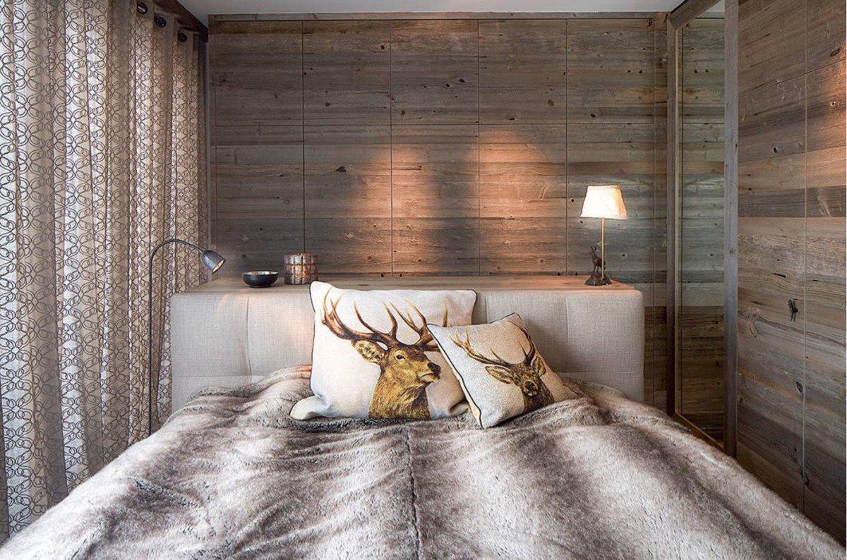 Отделка спальни под дерево