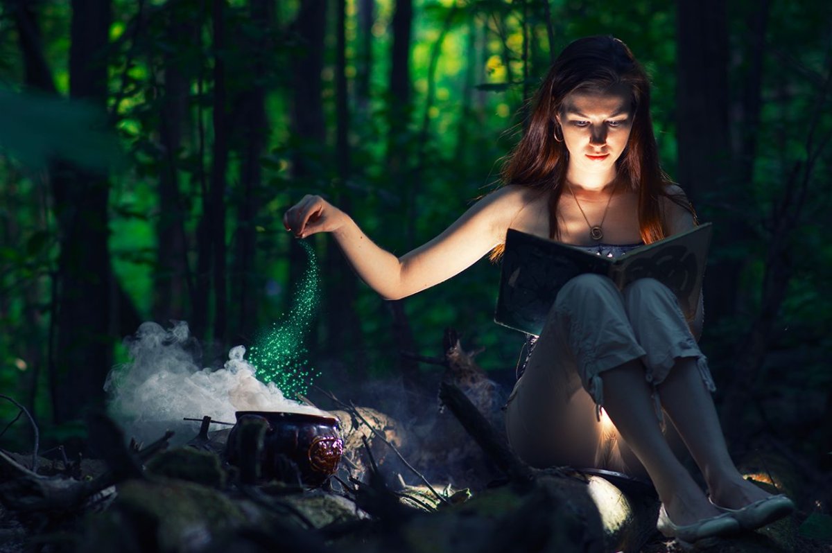 Фотосет ведьма в лесу
