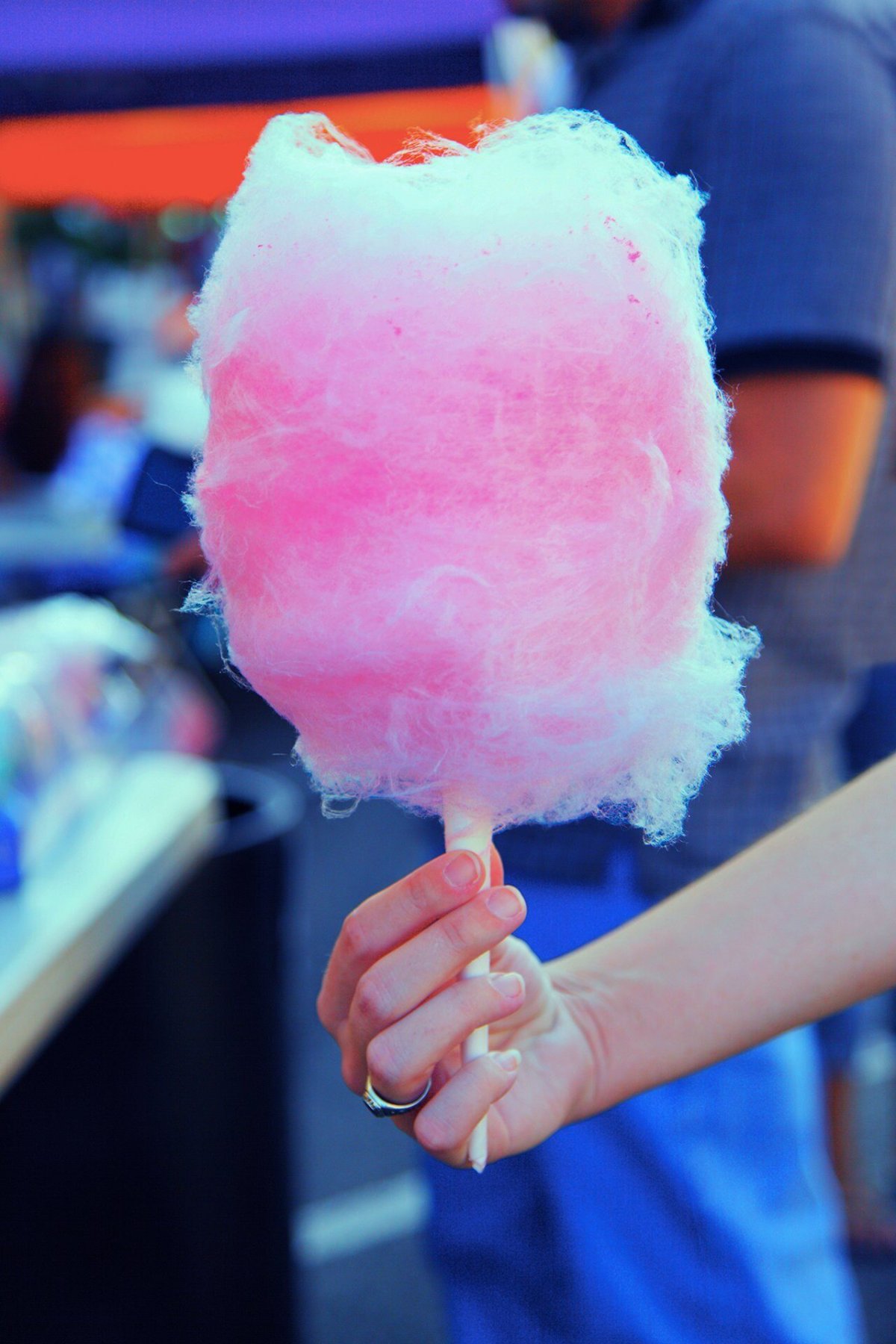 Сладкая вата белая