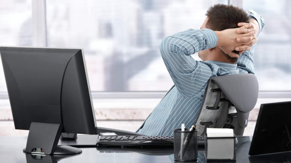 Человек с компом рисунок